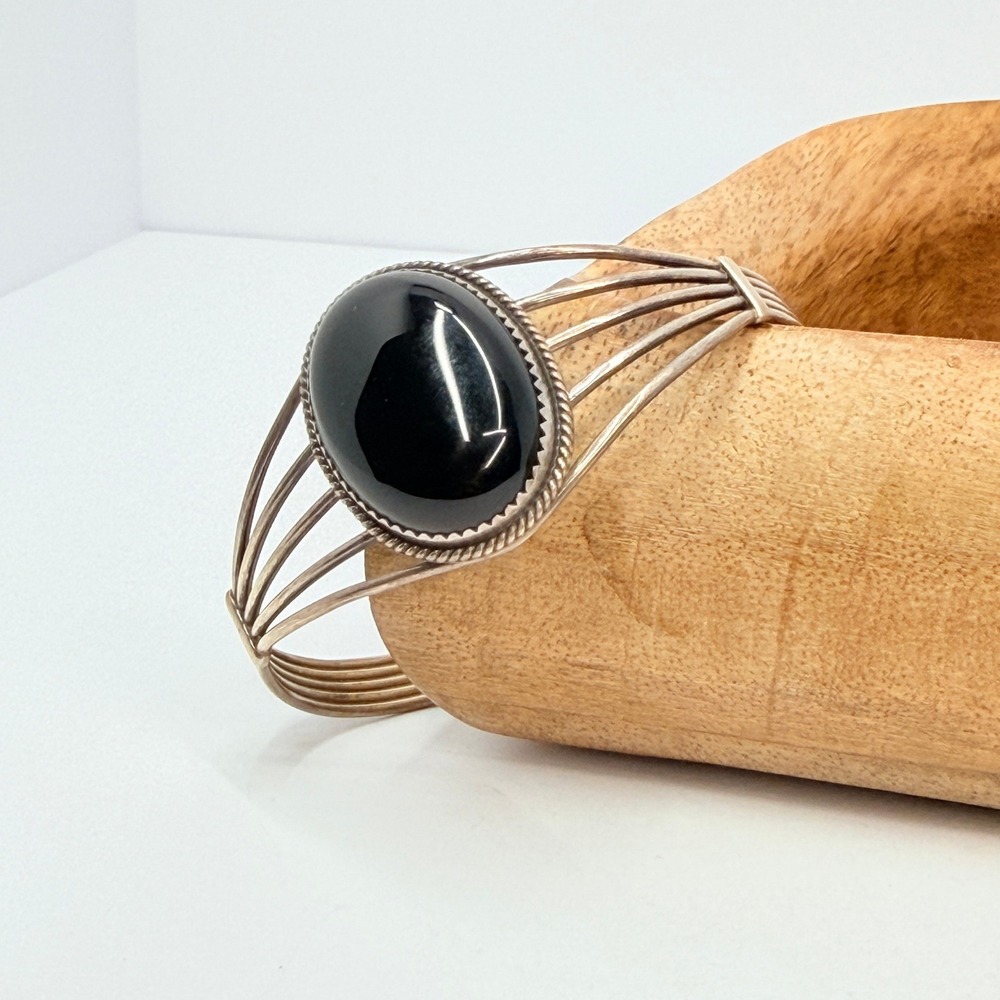 Vintage Native American Navajo Onyx Solitaire Cuff Sterling Silver Bracelet